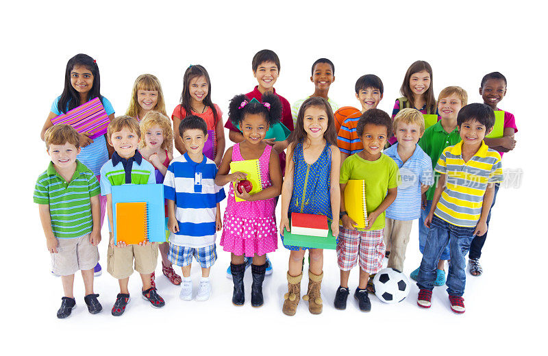 Group of multi-ethnic children standing on white background重复图片